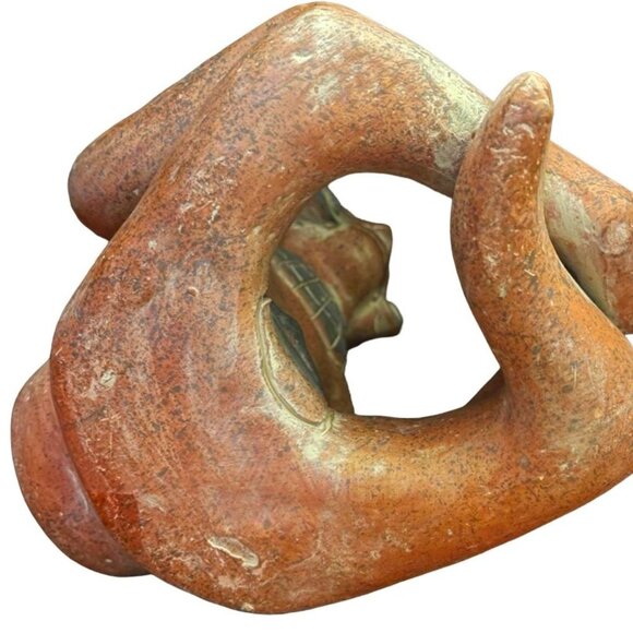 Handcrafted Native Indigenous South American Clay Pottery Sitting Woman  Basket - Picture 7 of 11